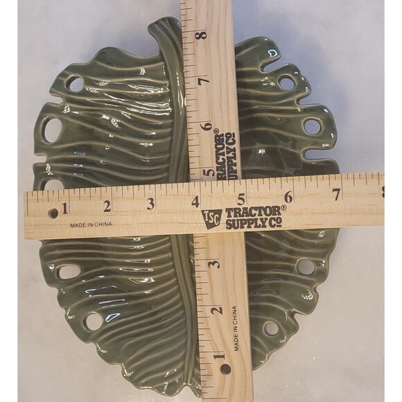 Pier 1 Imports Green Embossed Leaf Shaped Plate - EUC - Picture 5 of 5